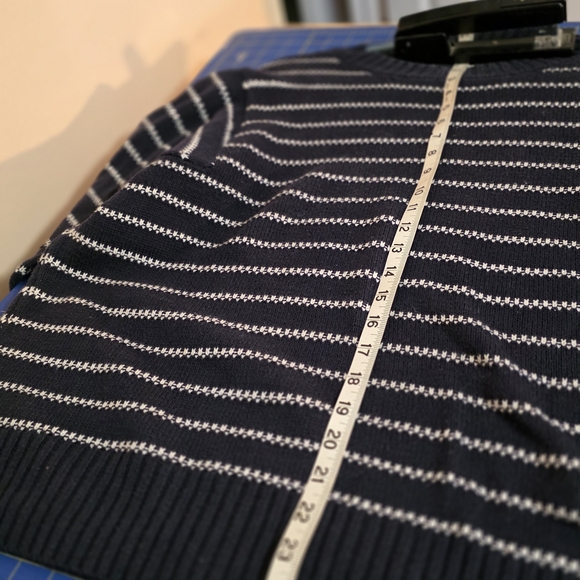 Women's Sz L Striped Navy and White Sweater - Picture 11 of 11